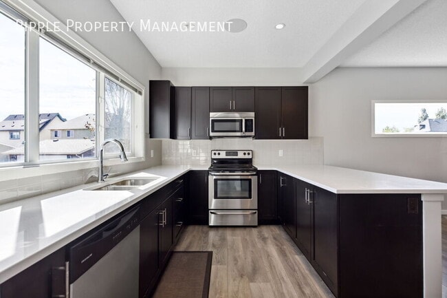 Building Photo - Modern 4 Beds, 3.5 Baths Single- Family | ...