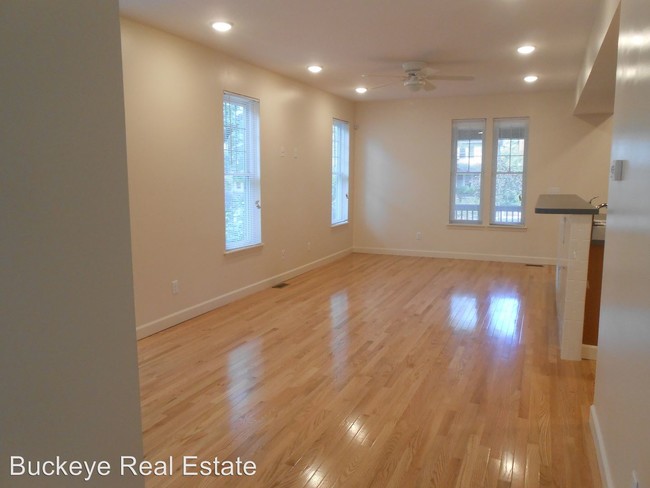 Building Photo - 5 br, 5.5 bath House - 2112 Summit St.