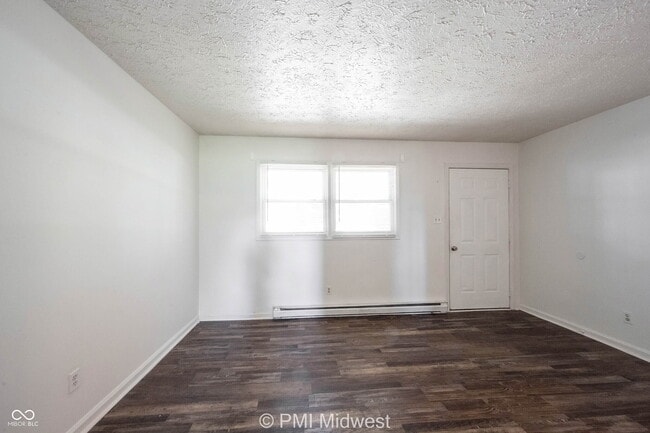 Building Photo - 570 US-52