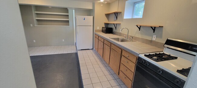 Kitchen - 110 E Clark St