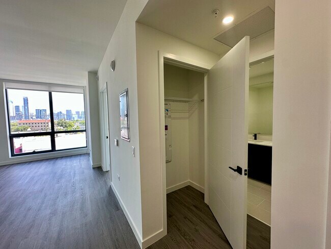 Foto del edificio - 243 NW 30th St