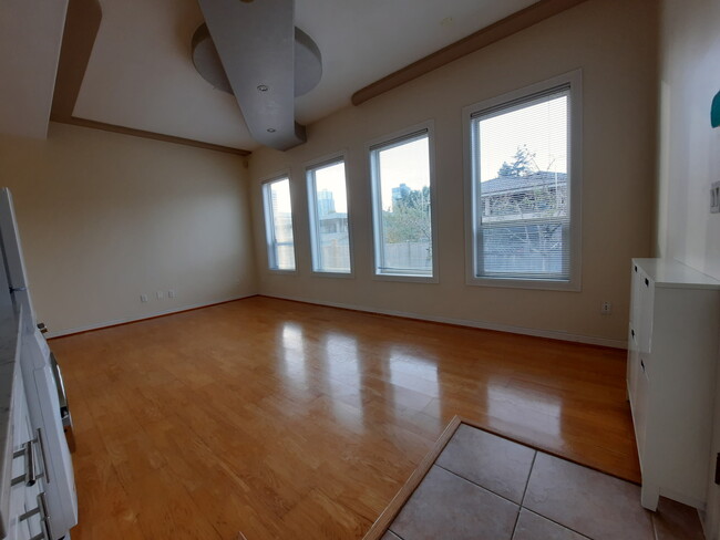 Building Photo - 5283 Chesham Ave