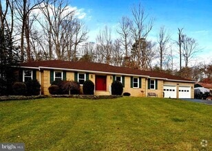 Building Photo - 13440 Carriage Hill Dr