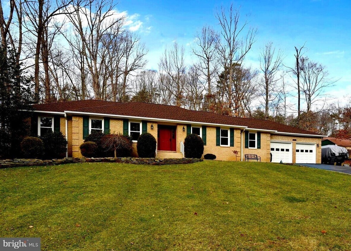 Foto principal - 13440 Carriage Hill Dr