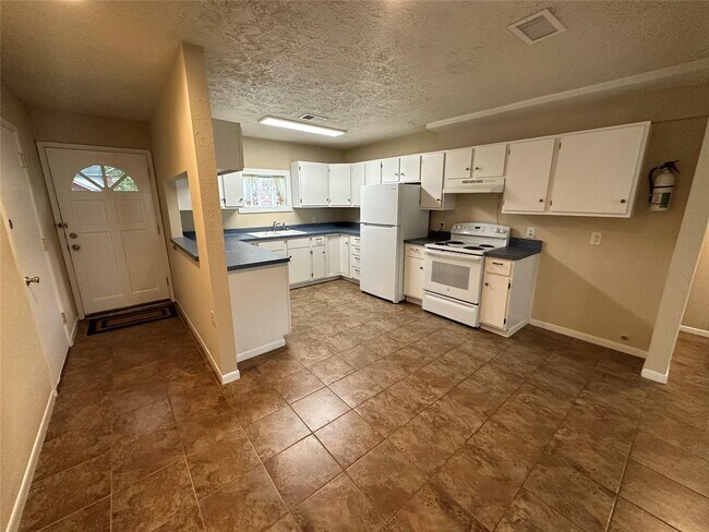 Foto del edificio - 4013 Hunnington Dr