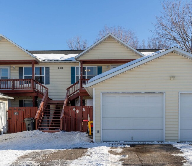 Building Photo - Great Three Bedroom Condo in Belgrade!
