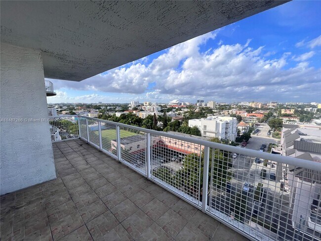 Foto del edificio - 900 SW 8th St