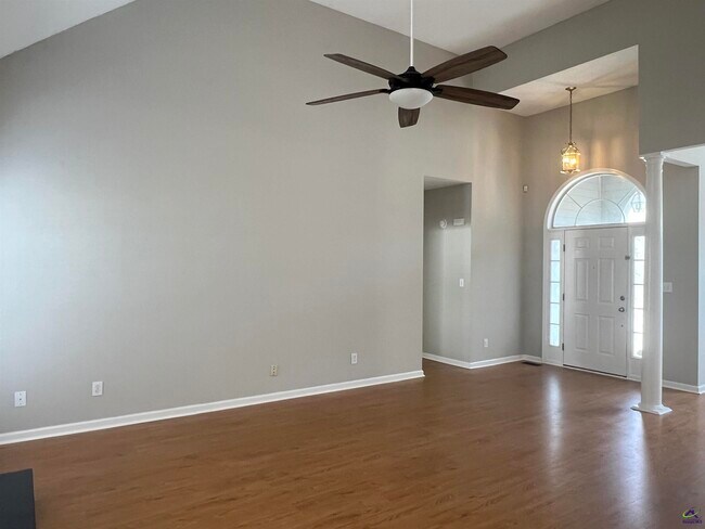 Foto del edificio - 253 Chadwick Cir