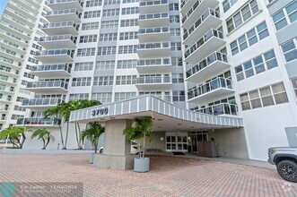 Building Photo - 3700 Galt Ocean Dr