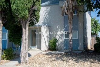 Building Photo - 810 Palm Cir