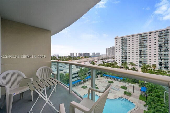 Foto del edificio - 19370 Collins Ave