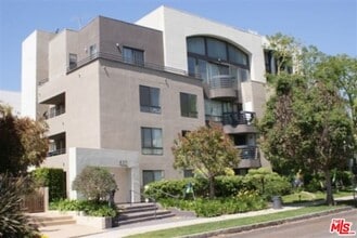 Building Photo - 832 3rd St
