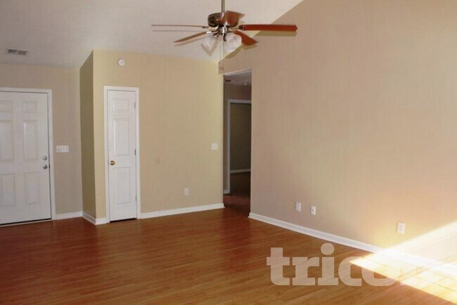 Foto del edificio - 223 Green Rose Rd