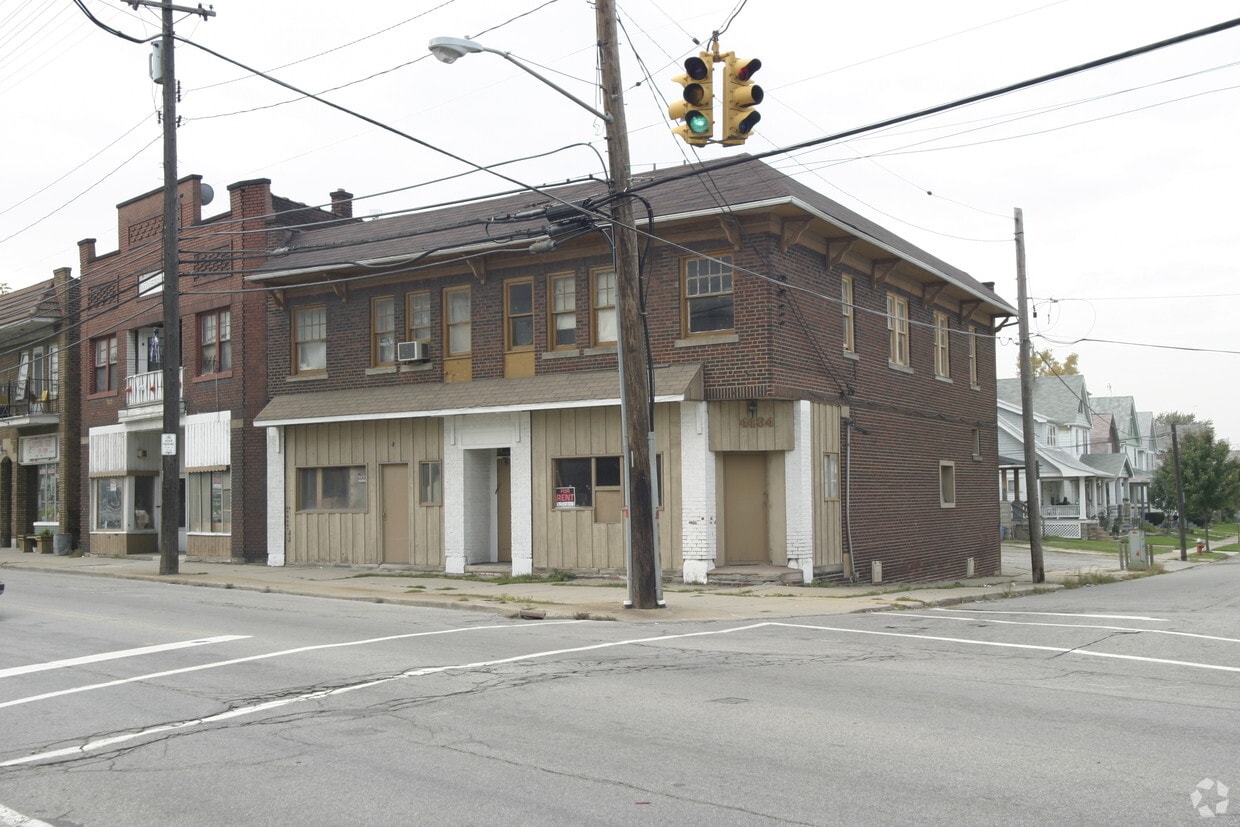 Main Building View - 4434 Warner Rd