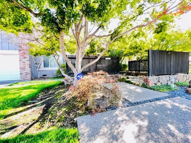 Building Photo - Charming 4BD/2BA, Single-Story Ranch-Style...