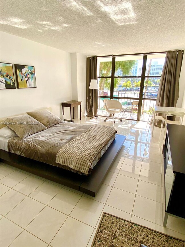 Foto del edificio - 800 Parkview Dr