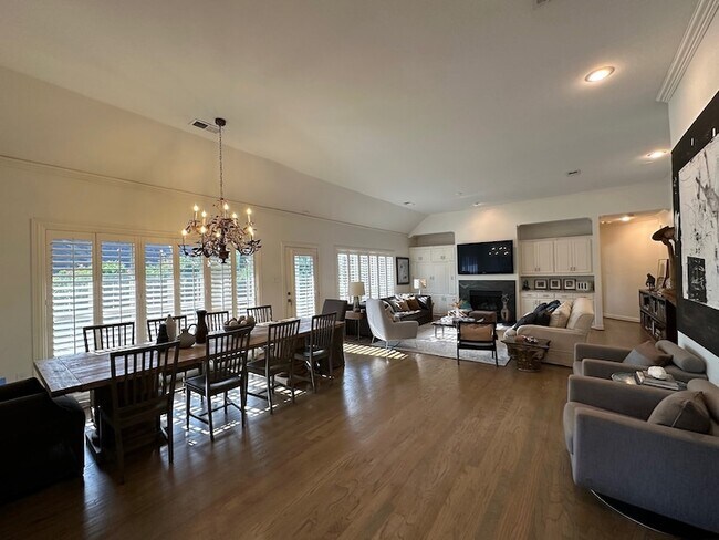 Foto del edificio - 600 Huntersridge Ct
