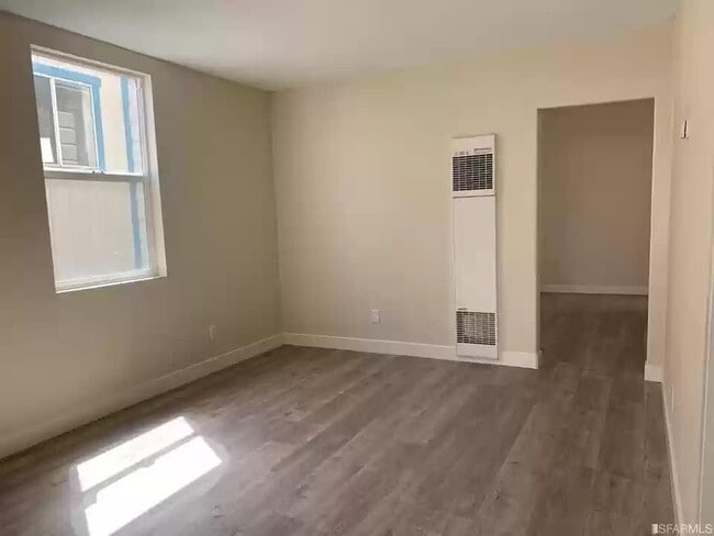 Spacious Dining Room or Secondary Living Room - 678 19th St