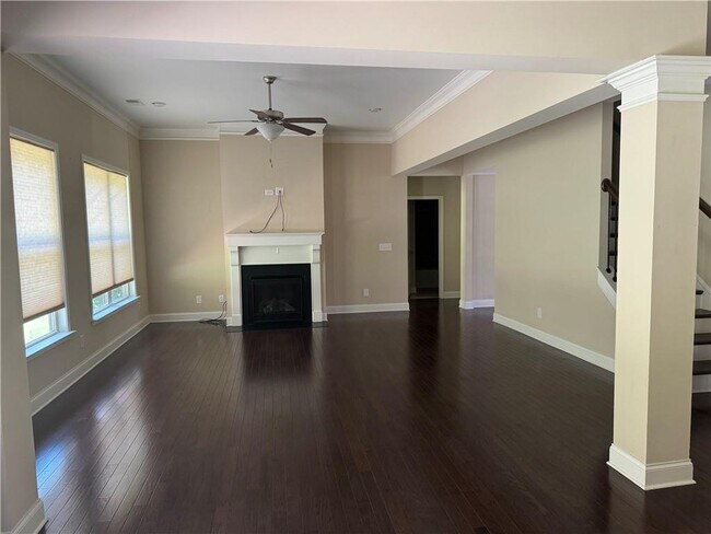 Building Photo - 5825 Pennant Ln