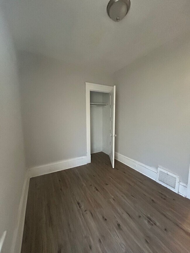 Foto del edificio - 985 E 74th St