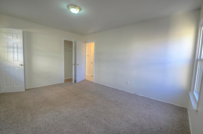 Foto del edificio - 65 Isabella Ave