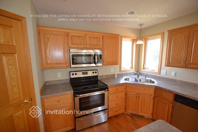 Foto del edificio - 10312 Kalen Ln NE