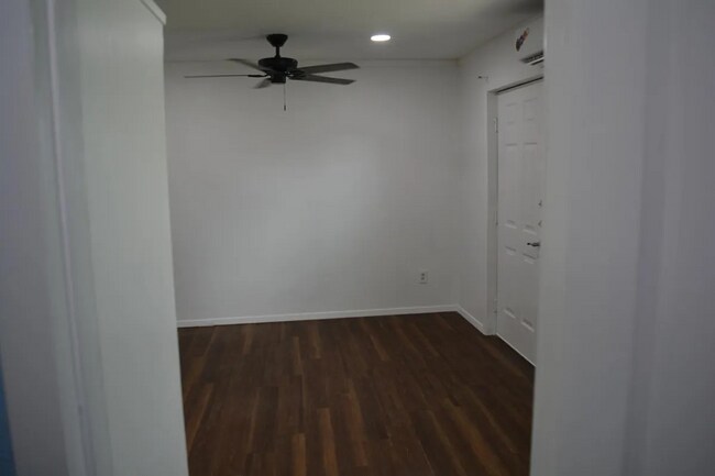 Foto del edificio - 306 E Cook St