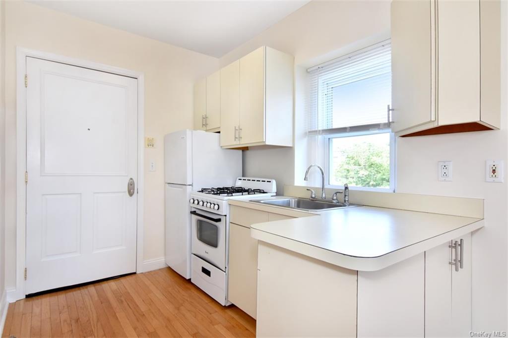 106 Fourth Ave Unit A1, Village of Pelham, NY 10803 Room for Rent in