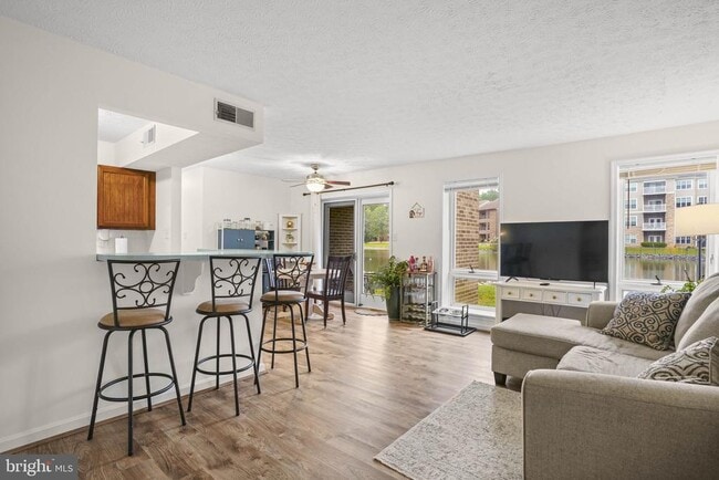 Building Photo - 44759 Woodlake Ct