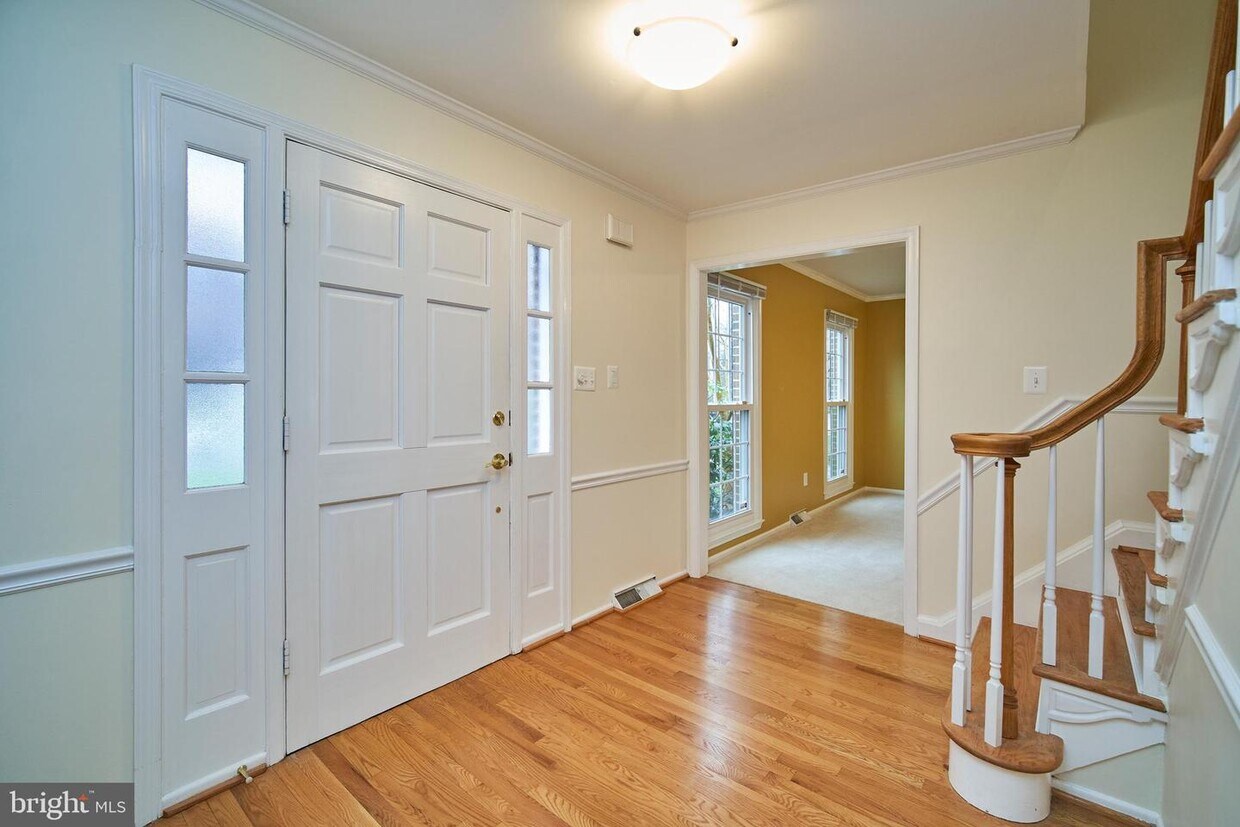 Primary Photo - 2218 Abbotsford Dr