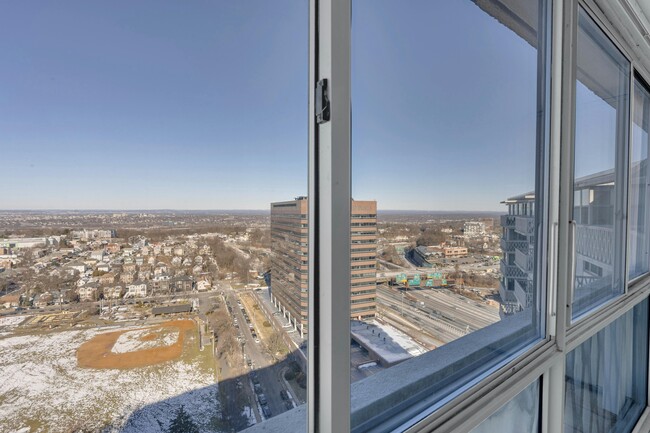Foto del edificio - 2100 Linwood Ave