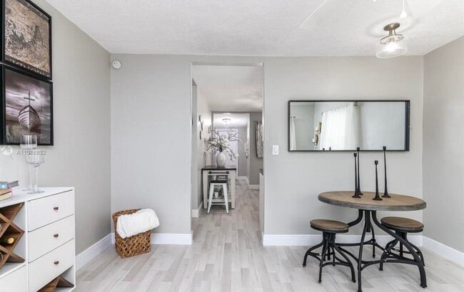 Foto del edificio - 221 C St