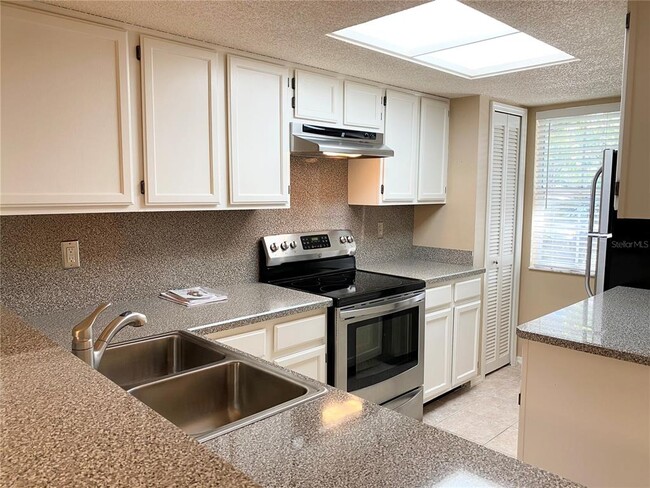 Building Photo - 2205 Fletchers Point Cir