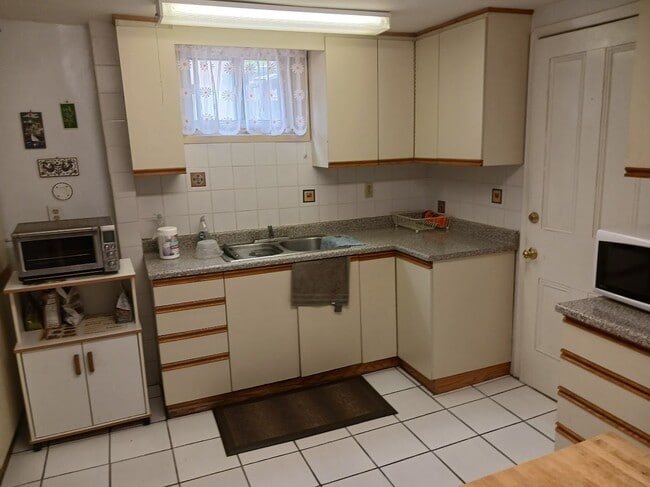 Building Photo - 42 Winston Park Blvd