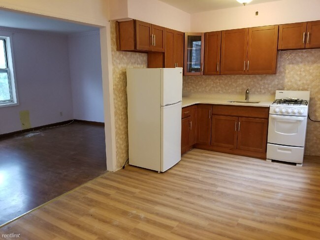 Foto del edificio - 21 Bay 37Th St