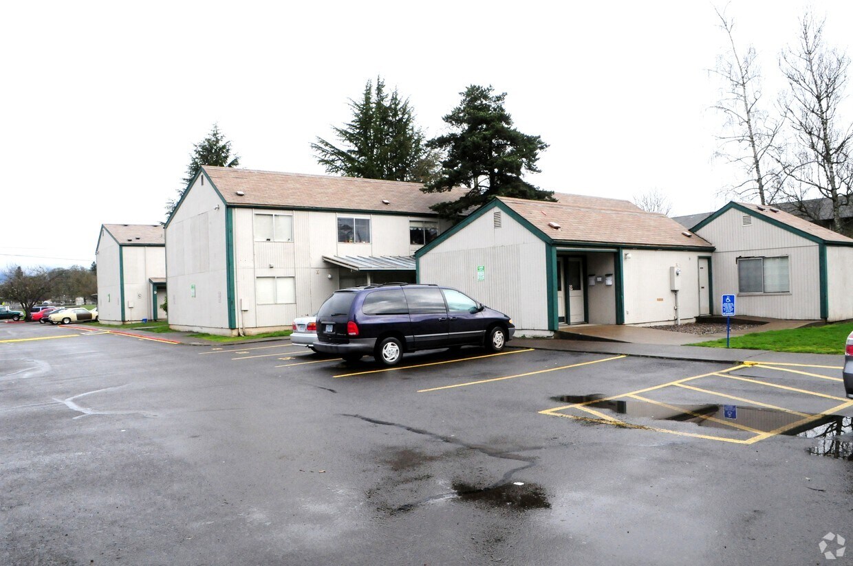 Building Photo - East Ninth Street Apartments