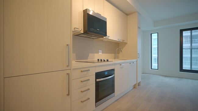 Building Photo - 20-2420 Soudan Ave