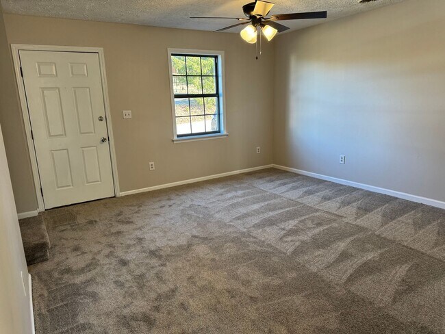 Foto del edificio - Newly Renovated 2 Bedroom 1.5 Bath Condo located in Elizabethton, TN