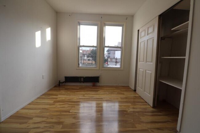 Foto del edificio - 2 bedroom in BROOKLYN NY 11214