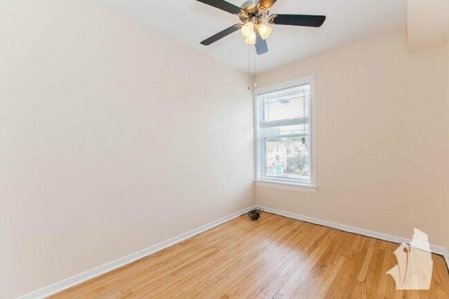 Foto del edificio - 2 bedroom in Chicago IL 60657
