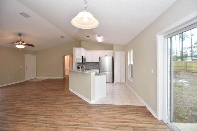 Building Photo - 3 Richelieu Ln