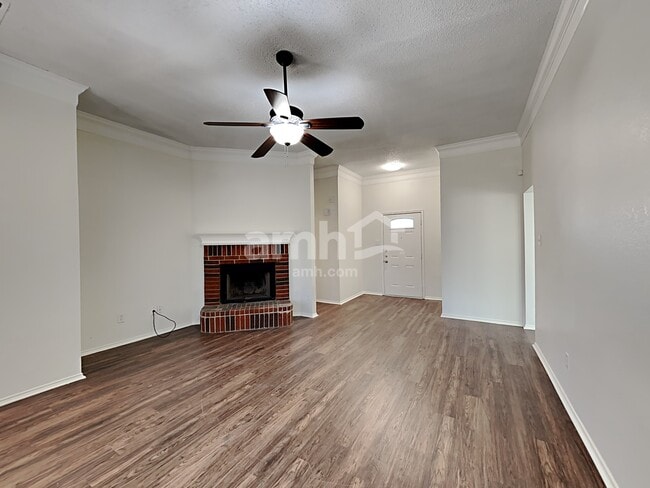 Building Photo - 225 Willow Creek Dr