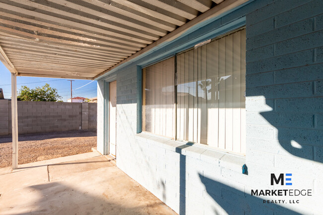 Building Photo - Detached Studio Casita on Van Buren/I17! $...