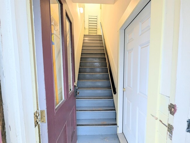 Building Photo - 613 Summer St