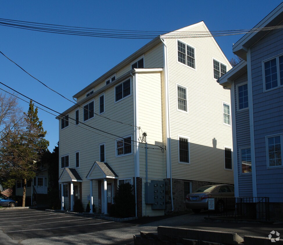 Primary Photo - 7 Wampus Ln