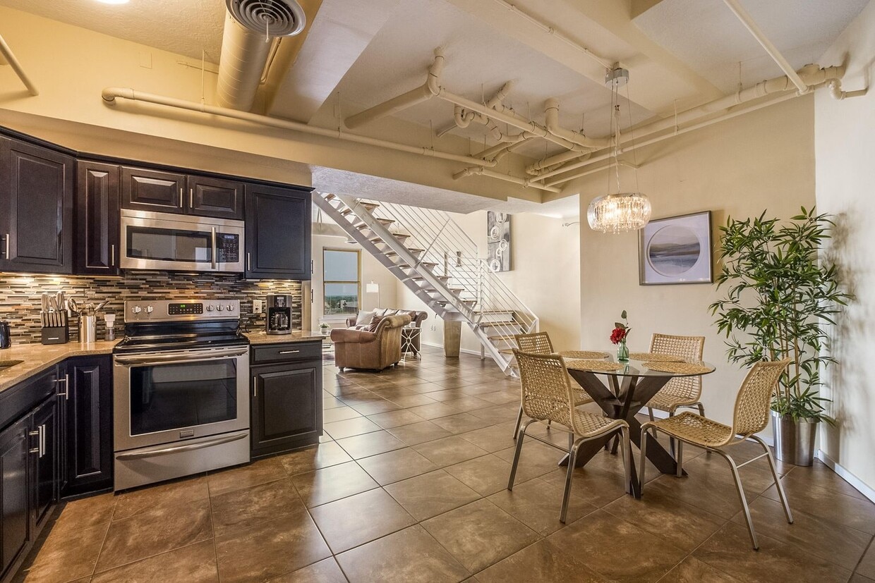 Primary Photo - 219 Central Ave NW