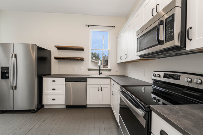 Building Photo - 1563 Holman St