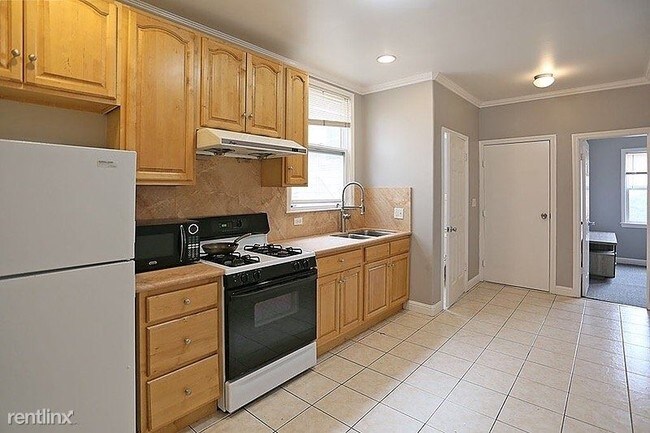 Building Photo - 4 br, 1.5 bath Apartment - 235 Lincoln Way