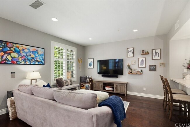 Foto del edificio - 3401 S Main St