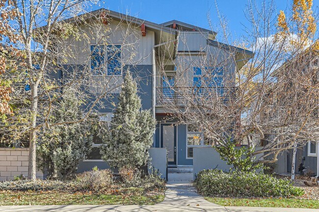 Foto del edificio - Modern 4-Bedroom Townhouse with Stunning Views in Boulder, CO